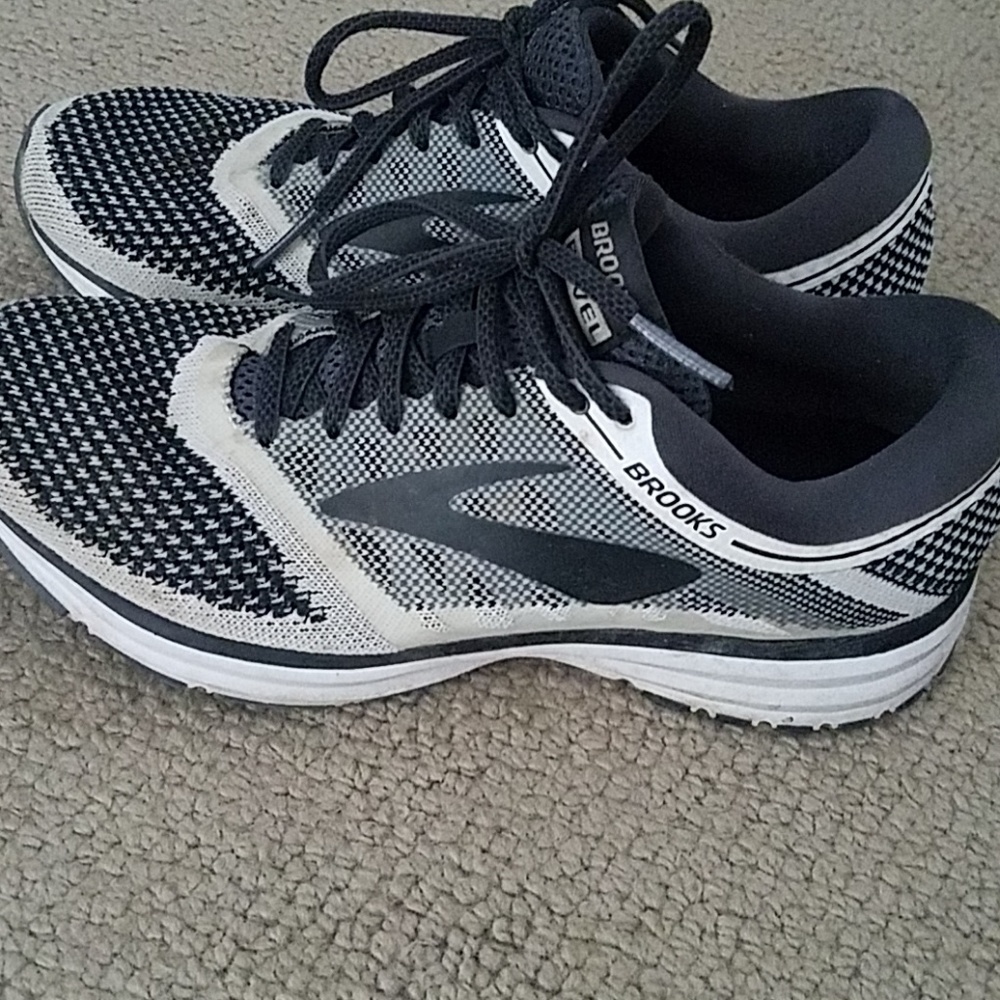 Brooks cushion walking running shoes